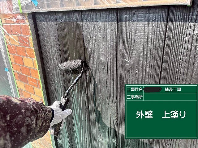 明石市　外壁木部の上塗り作業